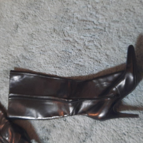 2 for $15 Nine West black leather heel boots - Picture 5 of 6